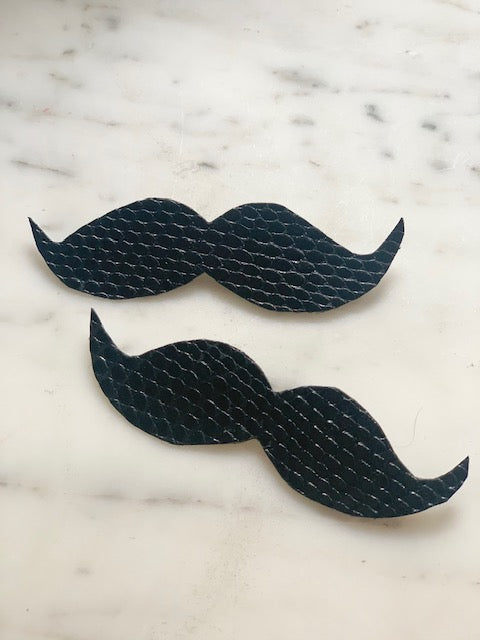 BROCHE MOUSTACHE