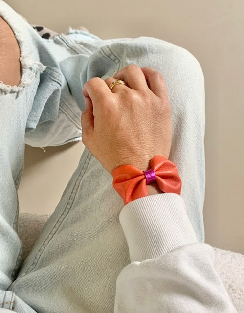 
                  
                    LA MANCHETTE CORAIL/FUCHSIA
                  
                