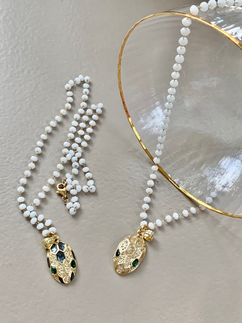 
                  
                    COLLIER SNAKE
                  
                